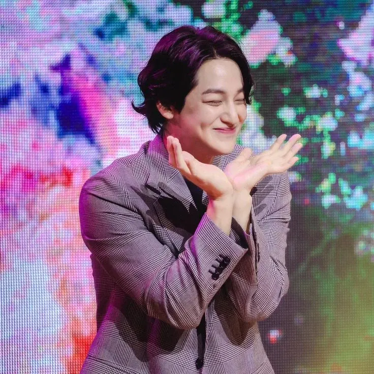 A moment captured by a fan of Kim Bum