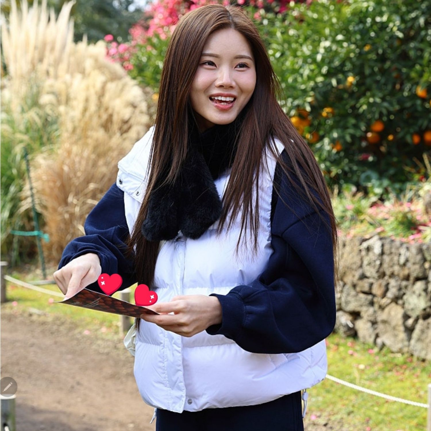 Behind-the-scenes cut of Bae Ahyeon