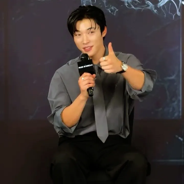 A moment captured by a fan of Woo Dohwan