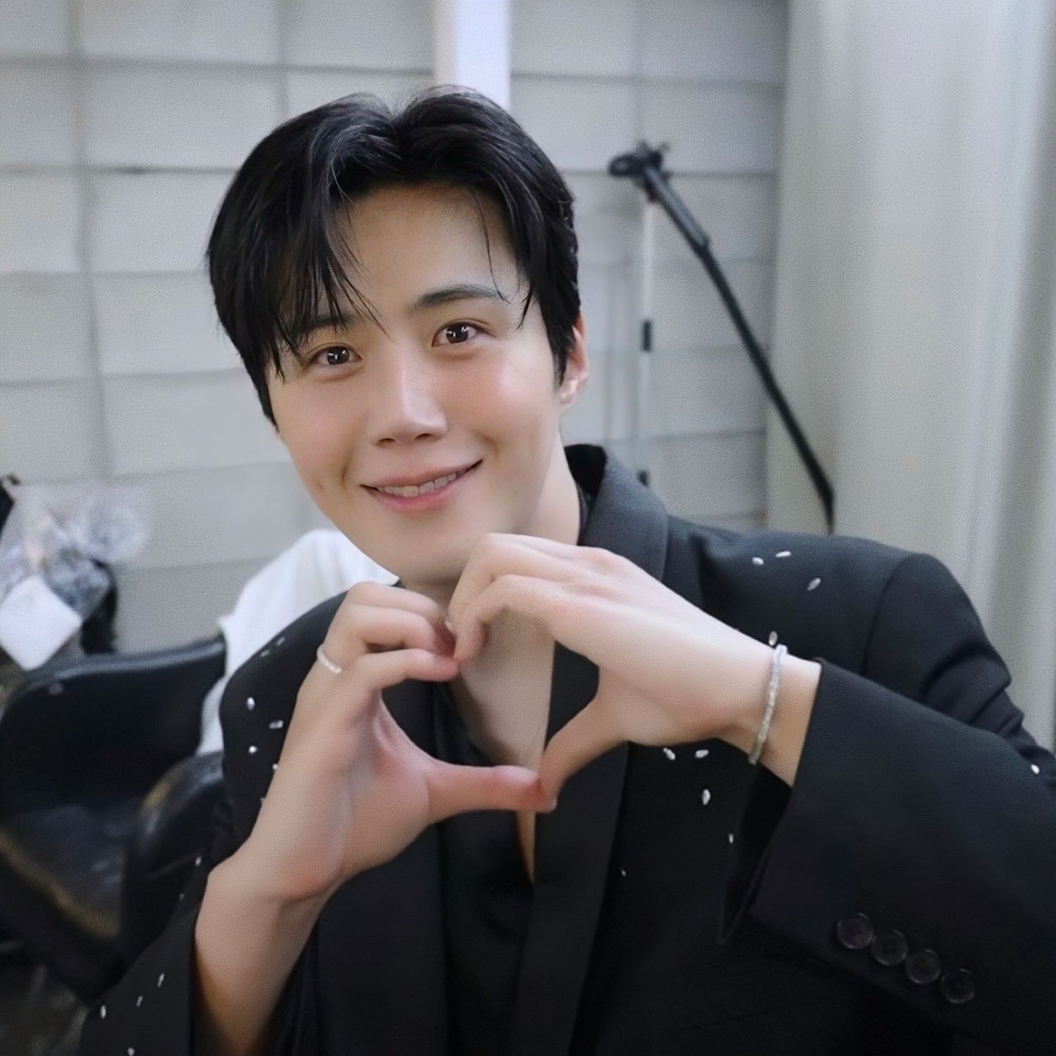 Behind-the-scenes cut of Kim Seonho