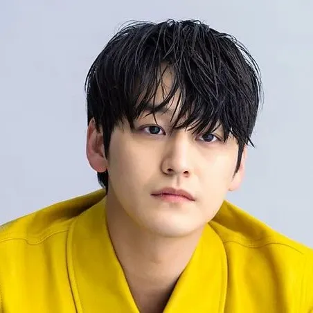 Behind-the-scenes cut of Kim Bum