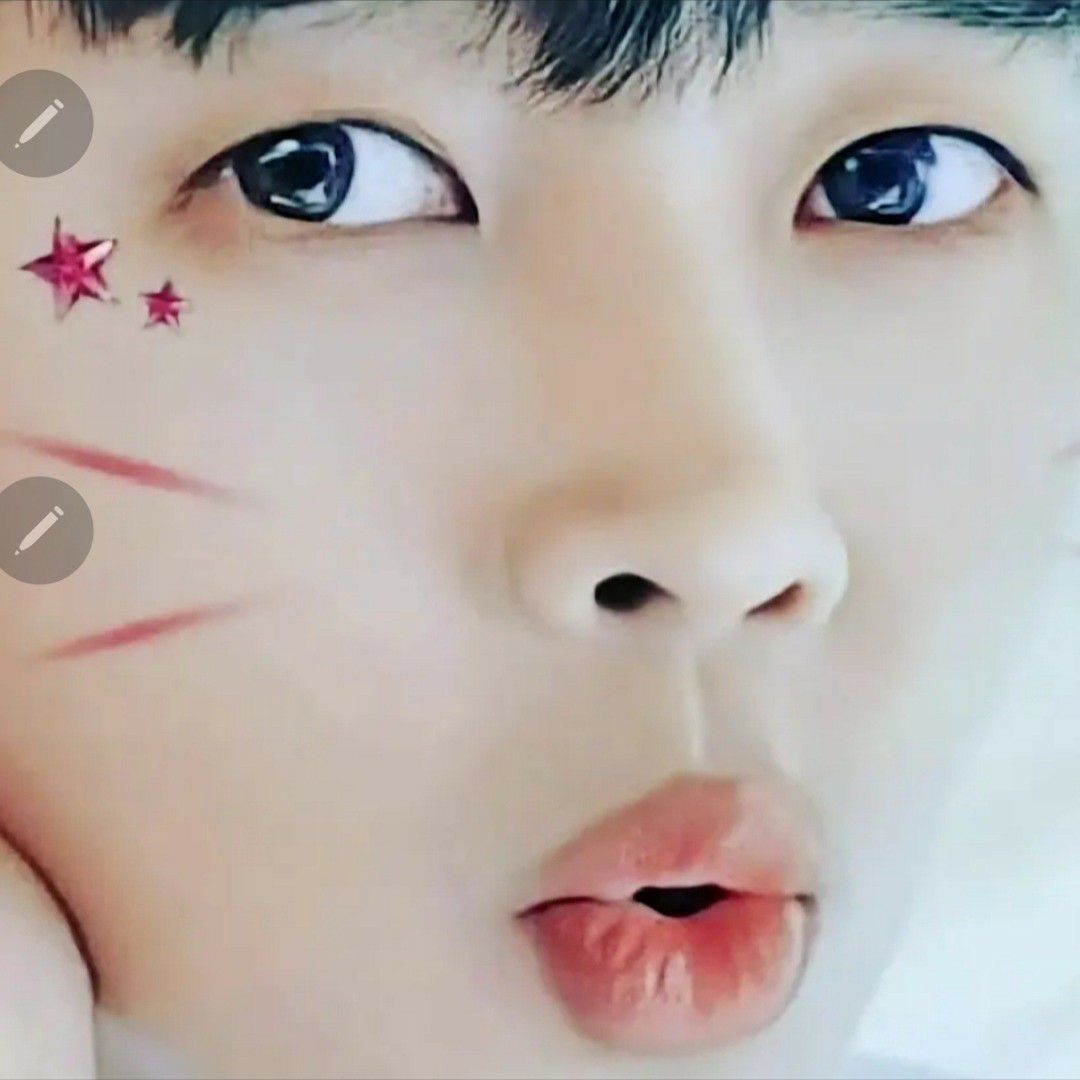 A moment captured by a fan of Lim Youngwoong