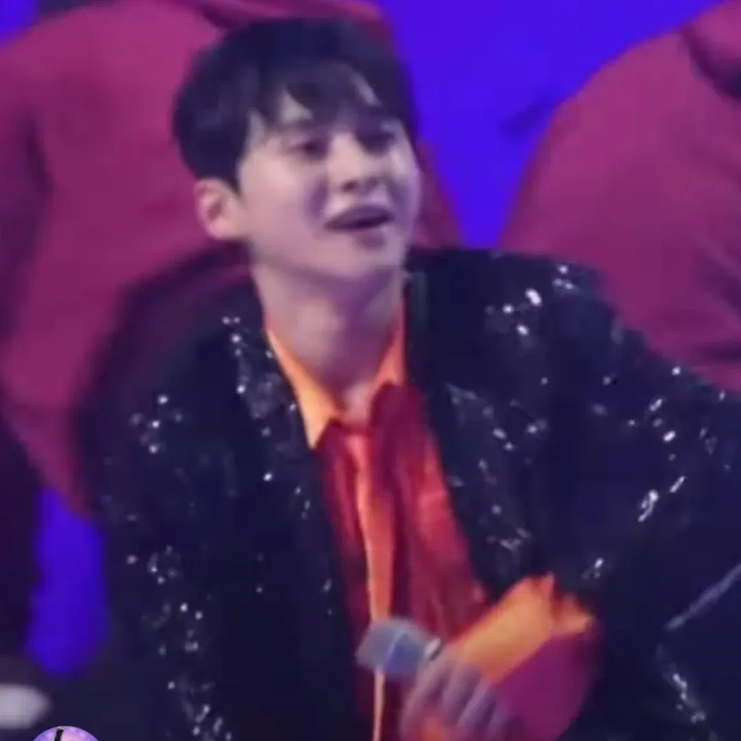 A moment captured by a fan of Seong Ri