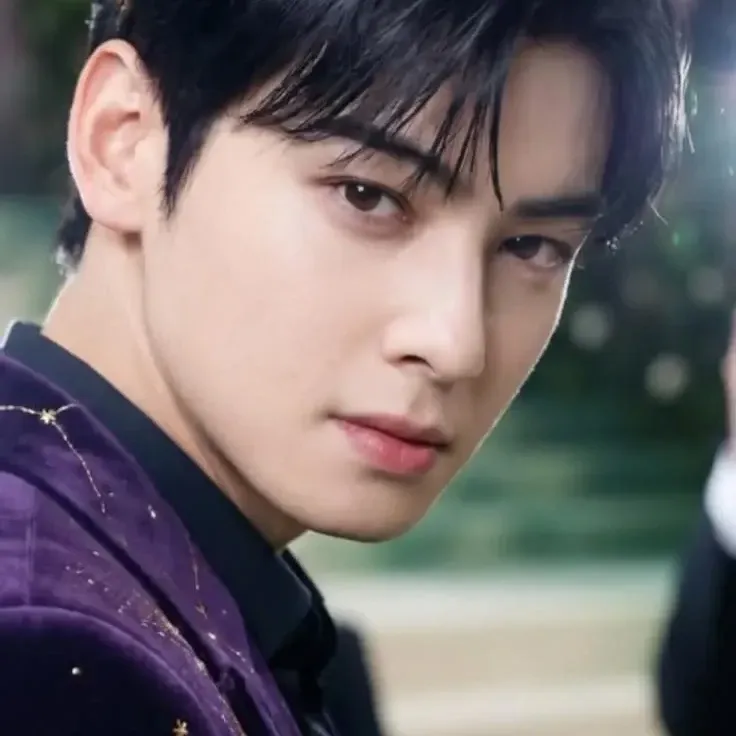 Recent activity shot of Cha Eunwoo