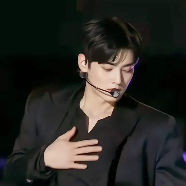 Recent activity shot of Cha Eunwoo