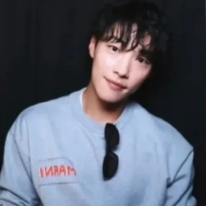 A moment captured by a fan of Woo Dohwan