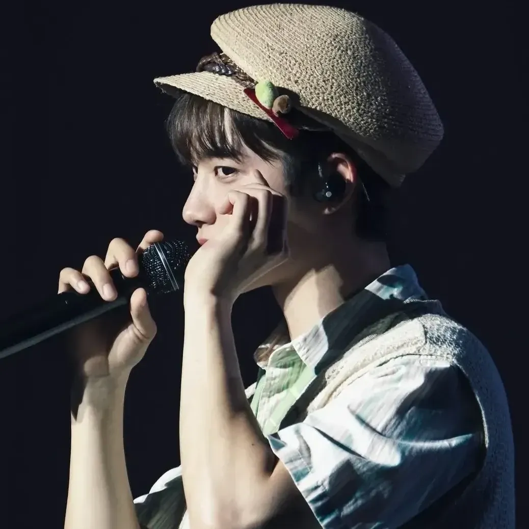 Foto terbaru dari Doh Kyungsoo (D.O.)