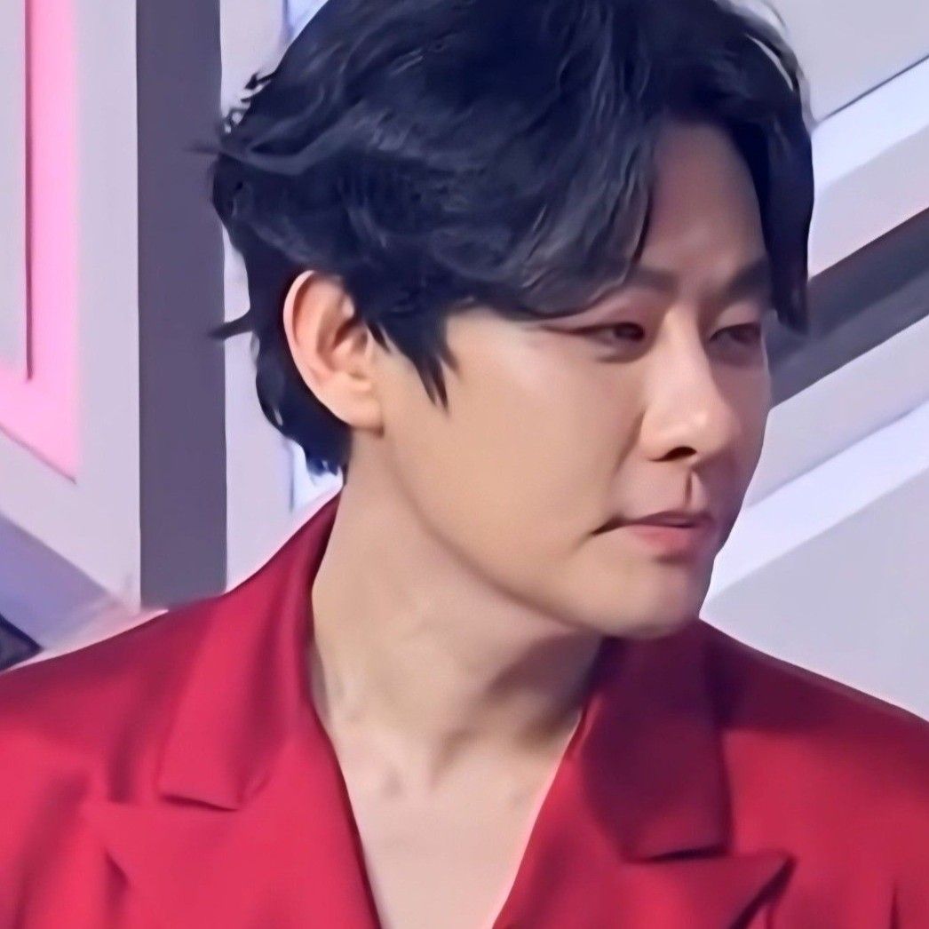 Behind-the-scenes cut of Kang Moonkyung