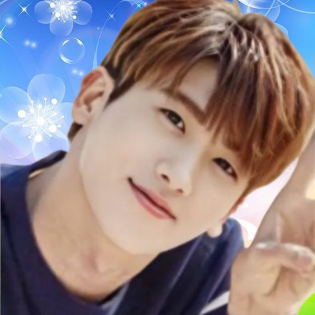 A moment captured by a fan of Park Hyungsik