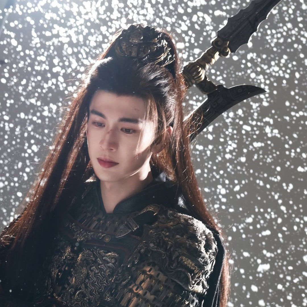 粉丝拍下的张凌赫瞬间