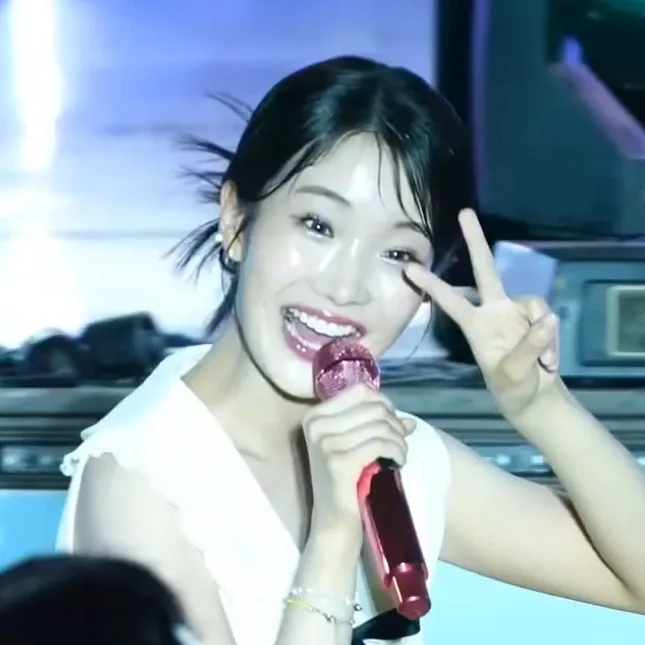 Behind-the-scenes cut of Kim Soyeon (2004)
