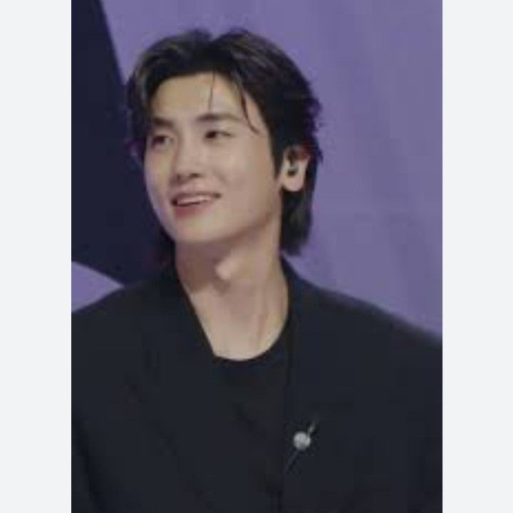 A moment captured by a fan of Park Hyungsik