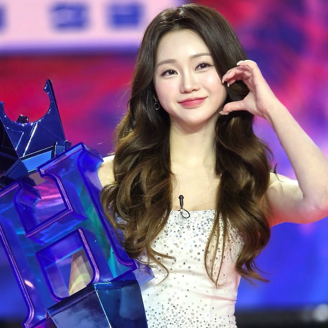 Recent activity shot of Hong Jiyoon