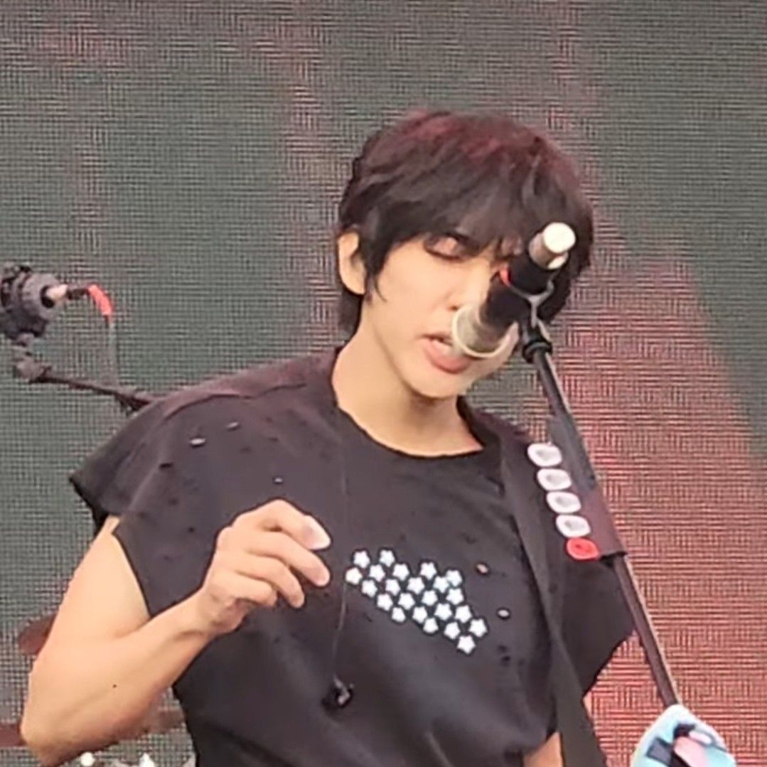 A moment captured by a fan of Lee Seungyoon