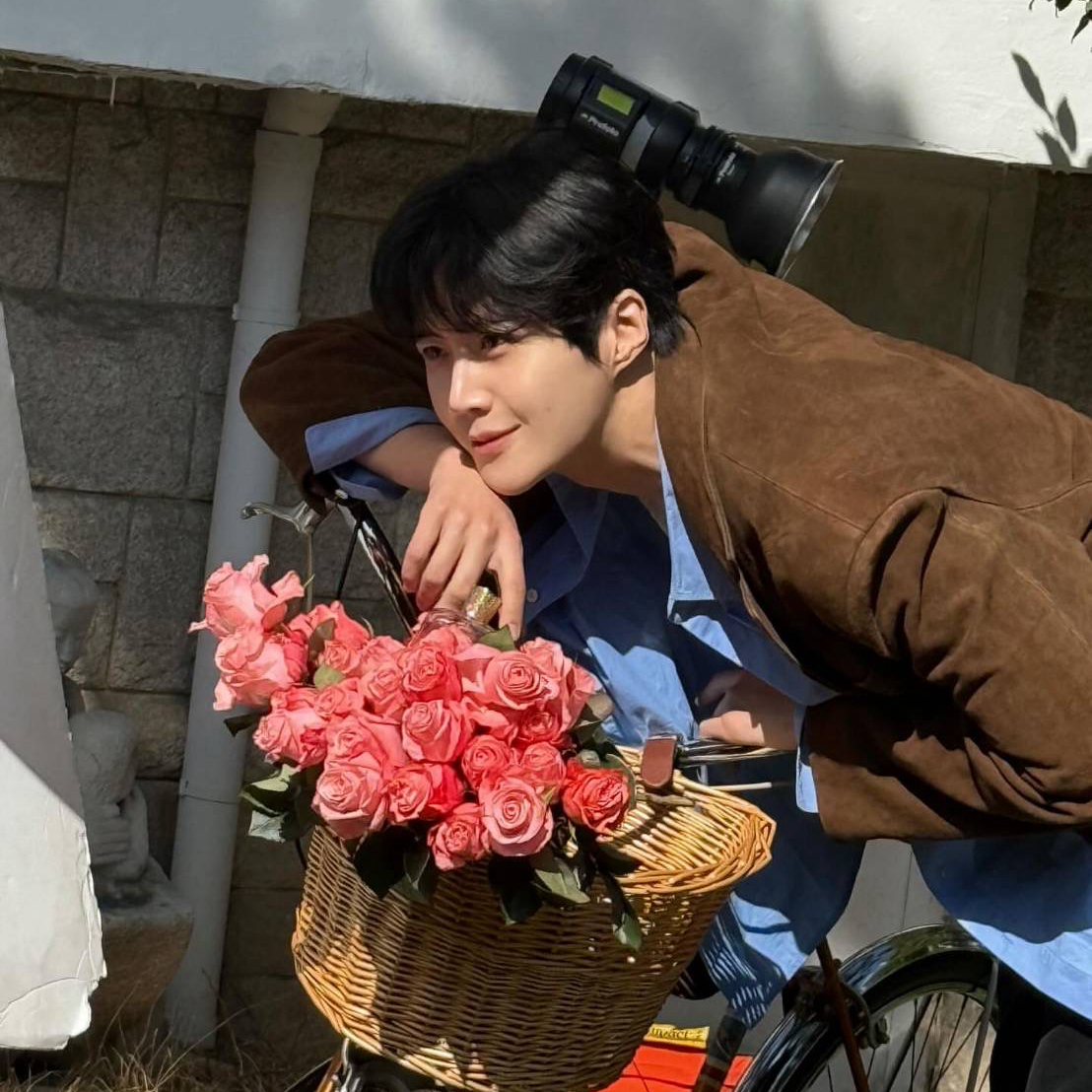 粉丝拍下的金宣虎瞬间