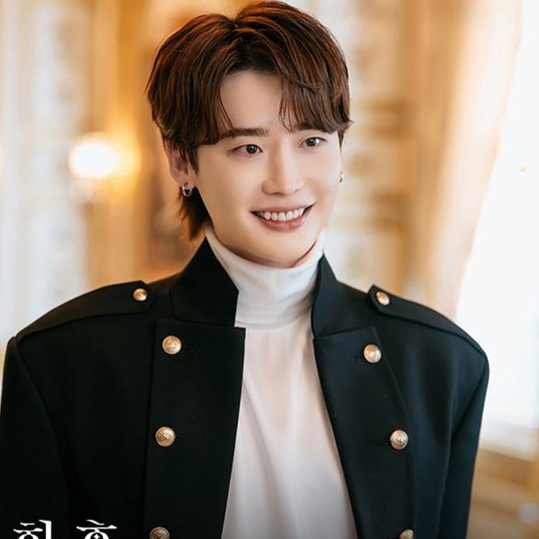 A moment captured by a fan of Lee Jongsuk