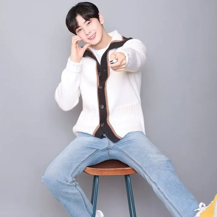 A moment captured by a fan of Cha Eunwoo