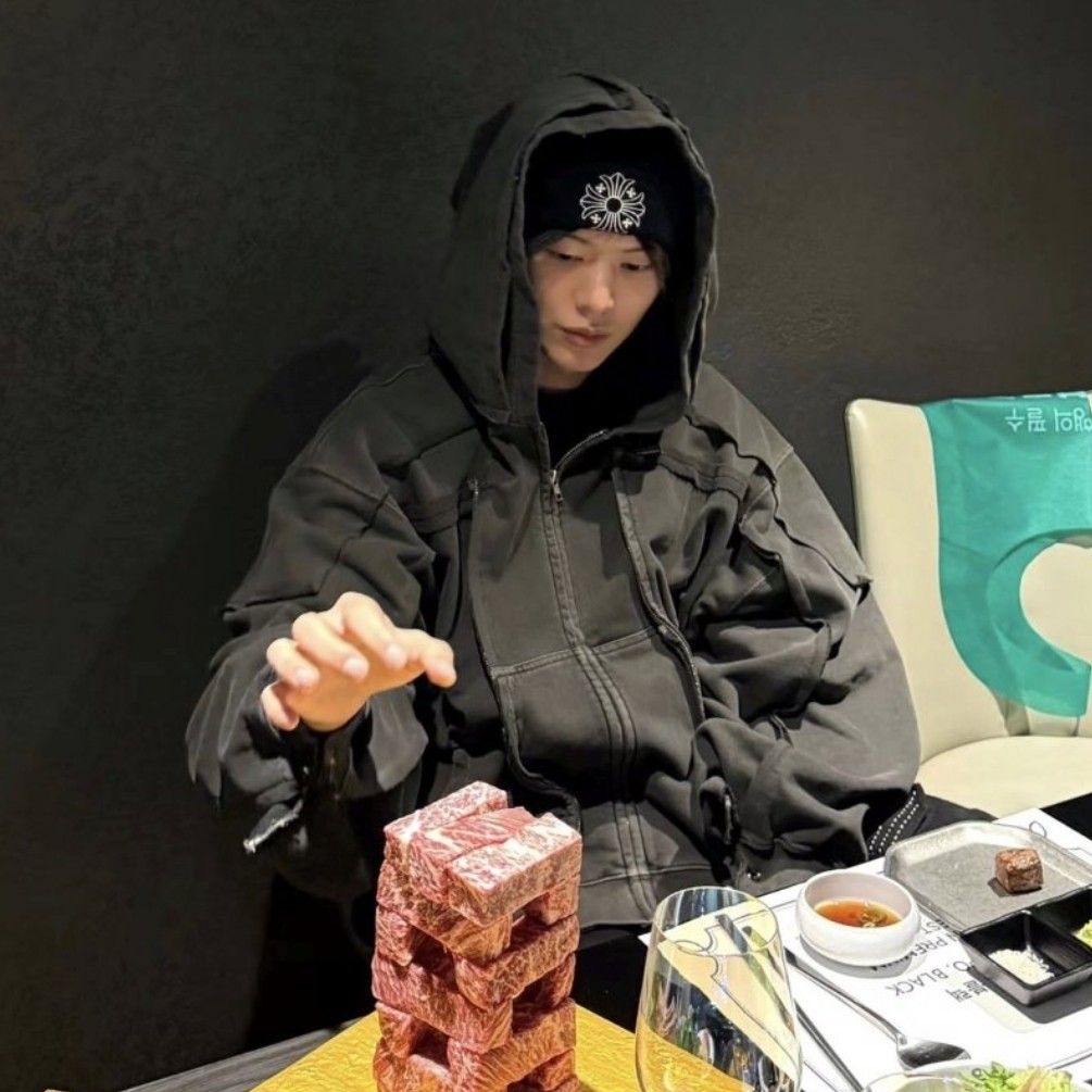 Latest photo of Yook Sungjae