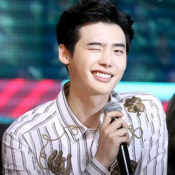 A moment captured by a fan of Lee Jongsuk