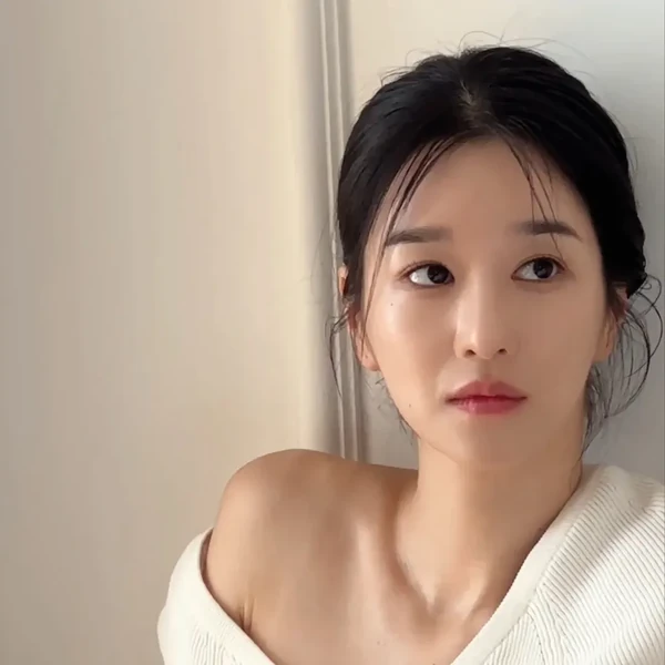 Today’s standout profile photo of Seo Yeaji on Choeaedol Celeb