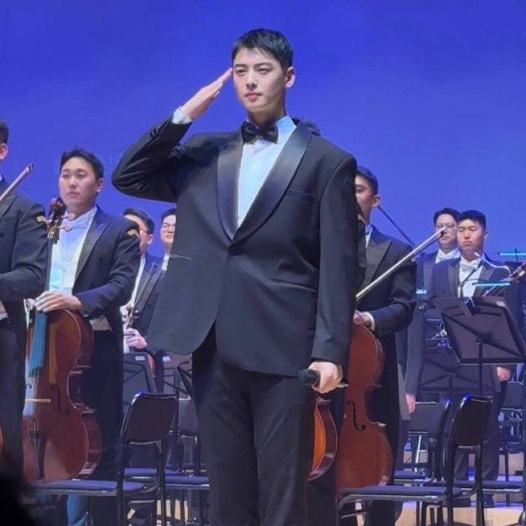 Latest photo of Cha Eunwoo