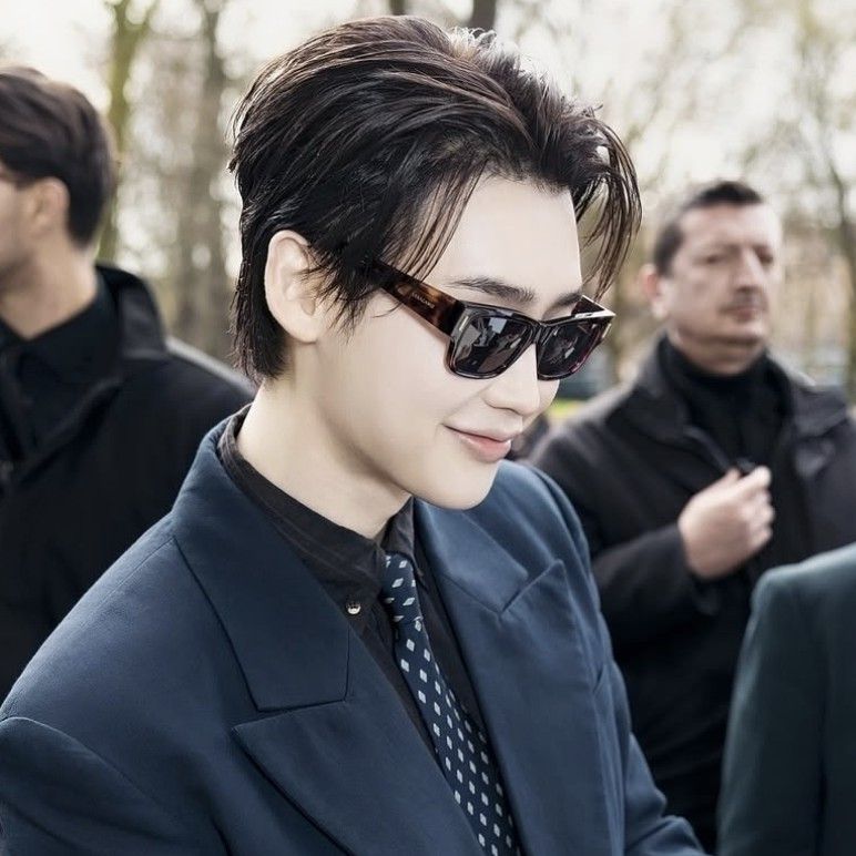 Recent activity shot of Lee Jongsuk