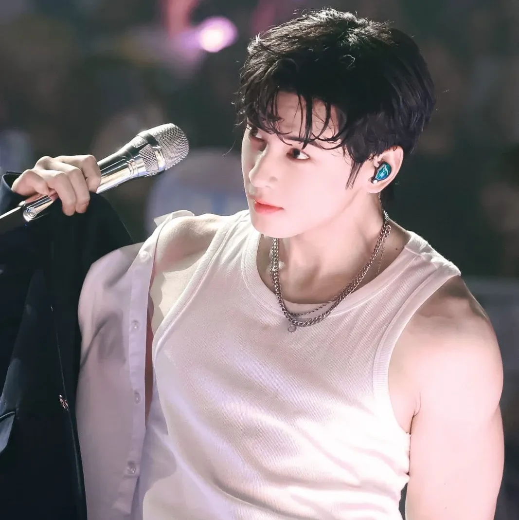 Latest photo of Cha Eunwoo