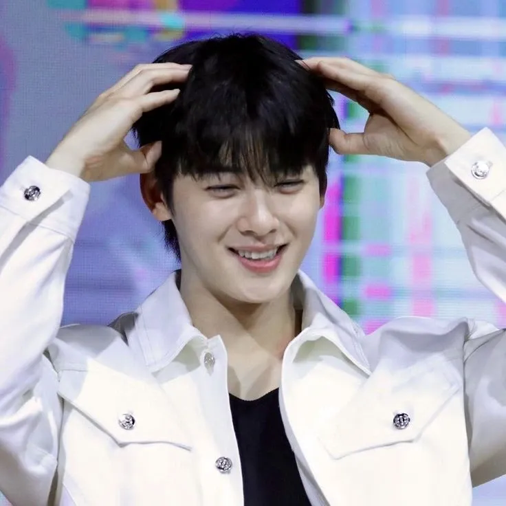 Latest photo of Cha Eunwoo