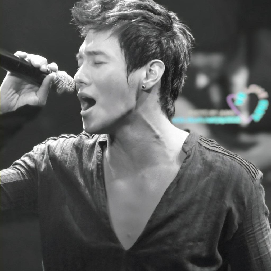 A moment captured by a fan of Hwanhee