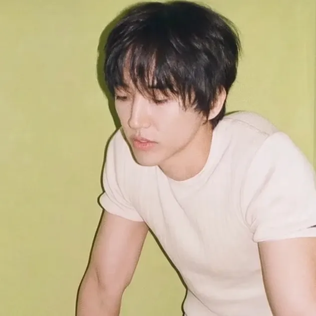 A moment captured by a fan of Lee Seungyoon