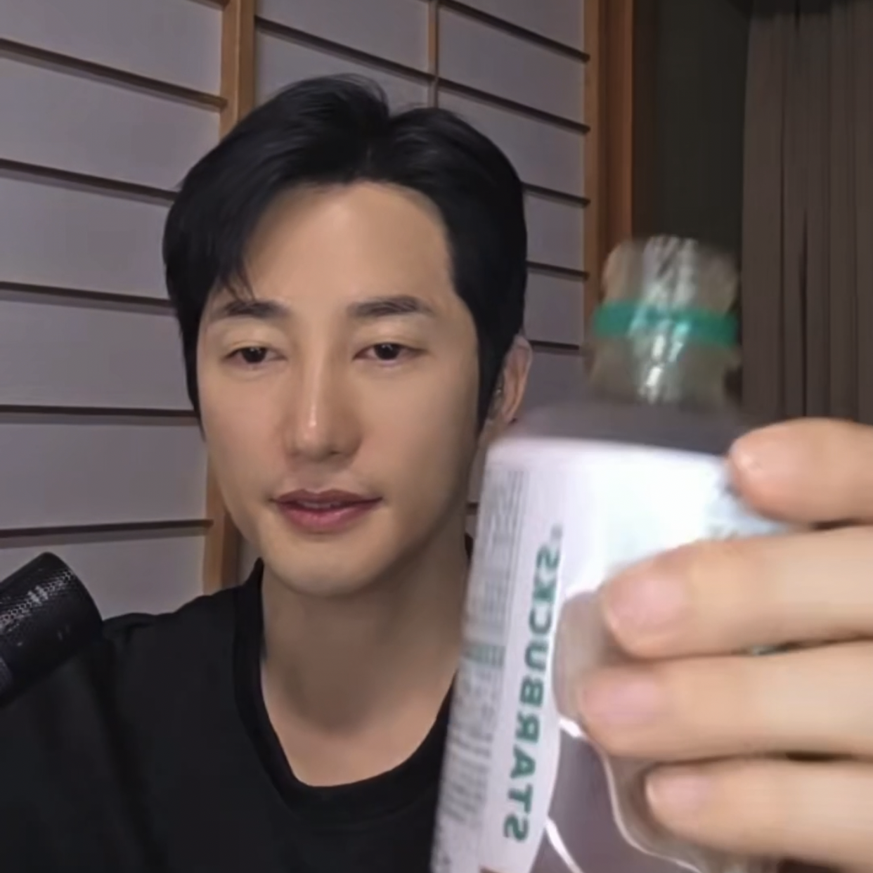 A moment captured by a fan of Park Sihoo