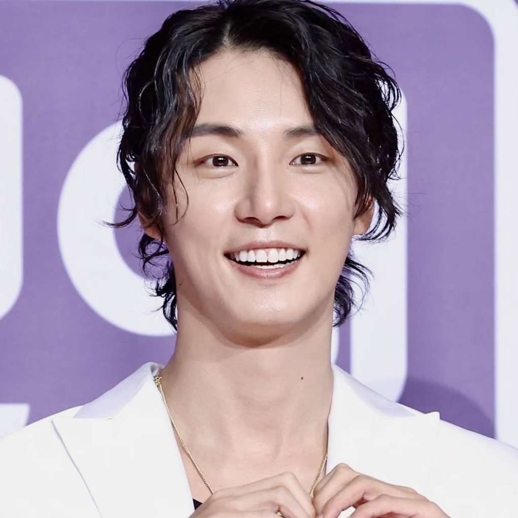 Behind-the-scenes cut of Yoon Shiyoon