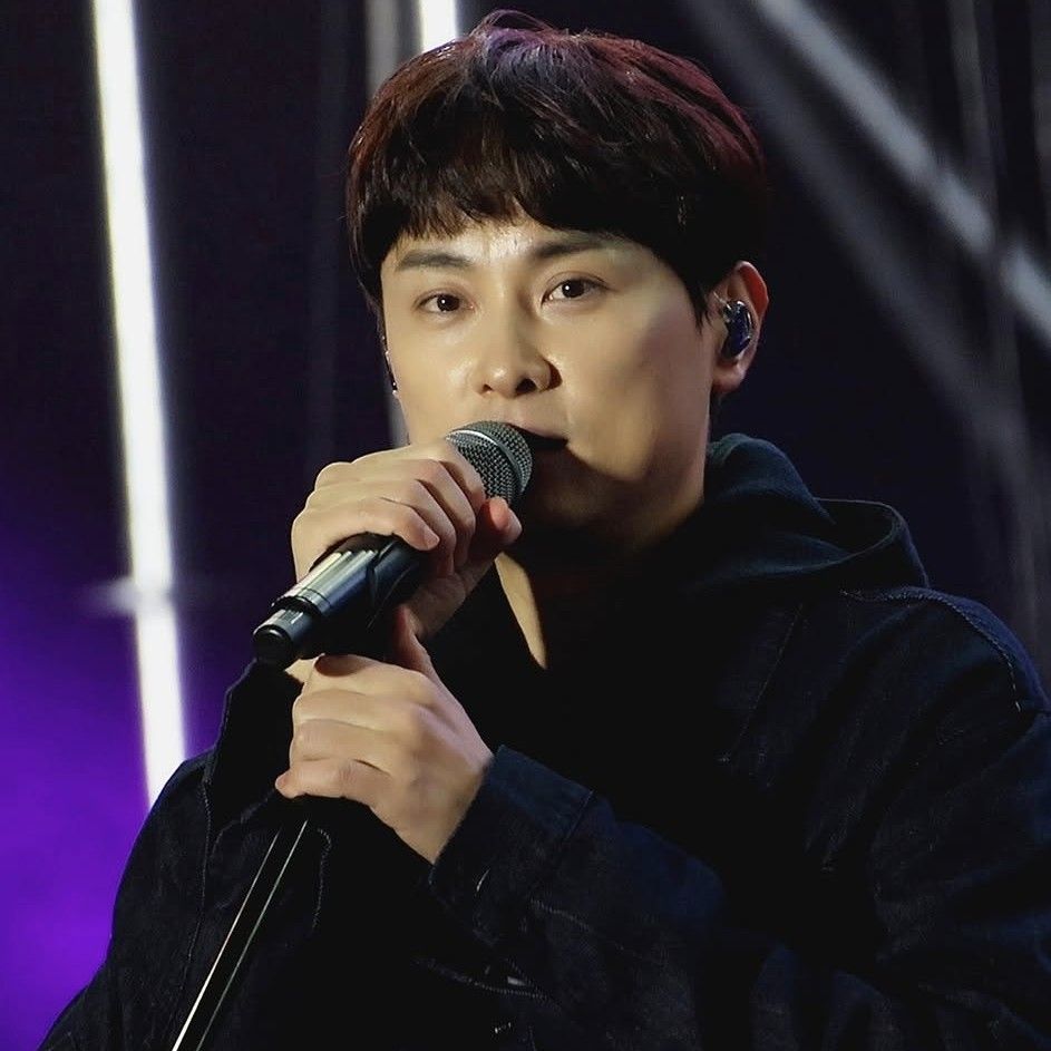 A moment captured by a fan of Min Kyunghoon