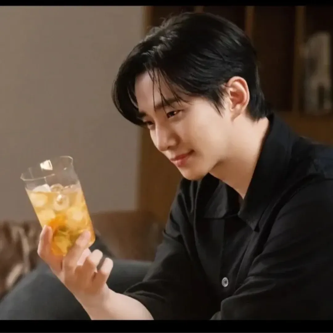 Recent activity shot of Lee Junho