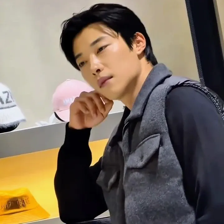 Behind-the-scenes cut of Woo Dohwan