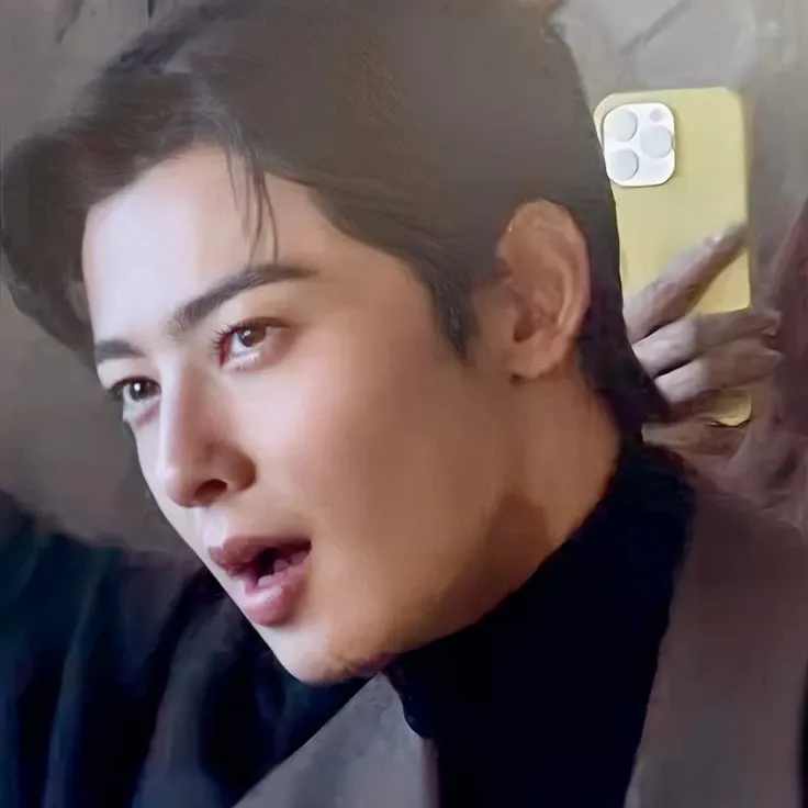 Latest photo of Cha Eunwoo