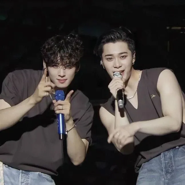 粉丝拍下的车银优瞬间