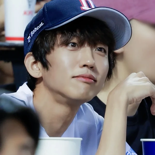 Representative photo of Lee Seungyoon showing their charm
