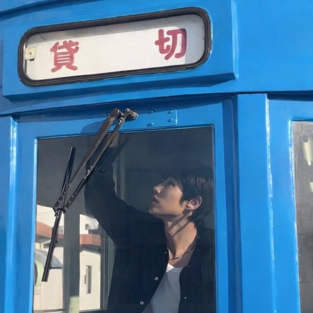 Behind-the-scenes cut of Lee Joongi