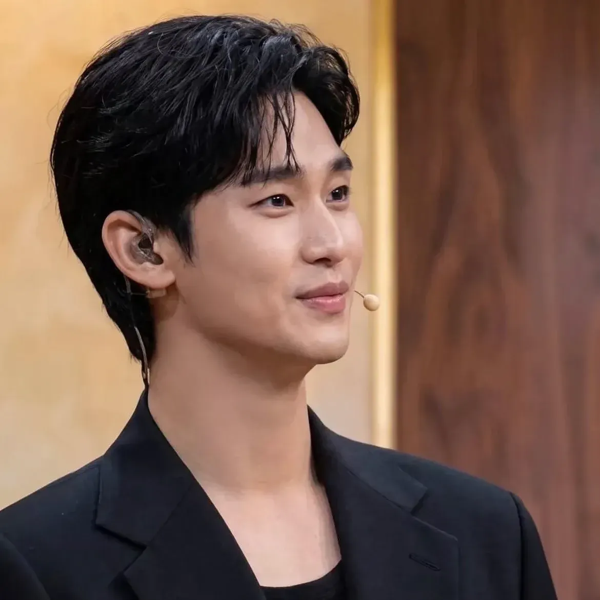 A moment captured by a fan of Kim Soohyun