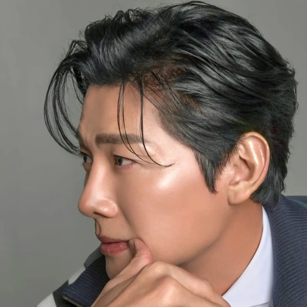 Representative photo of Kim Yongpil showing their charm