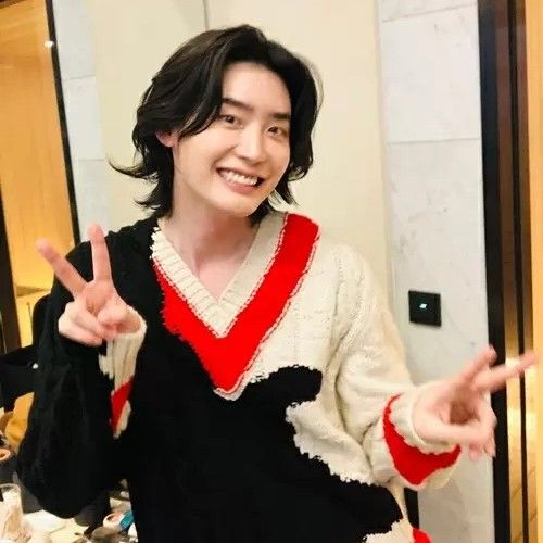 Foto terbaru dari Lee Jongsuk
