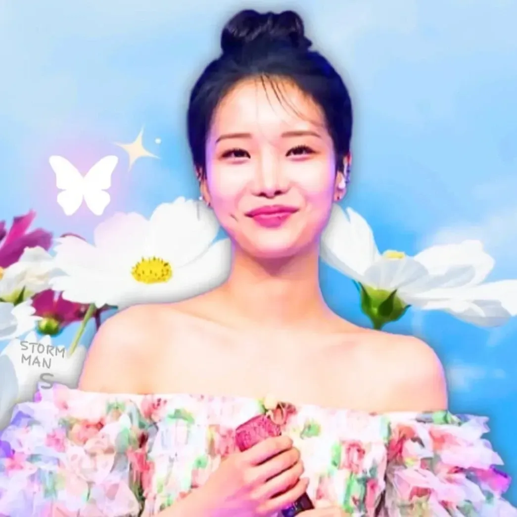 A moment captured by a fan of Kim Soyeon (2004)
