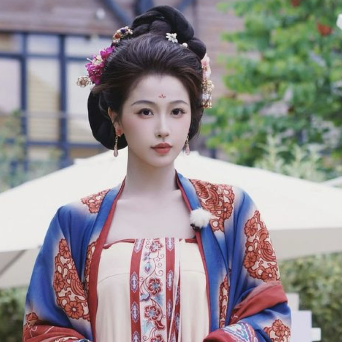 Behind-the-scenes cut of Esther Yu