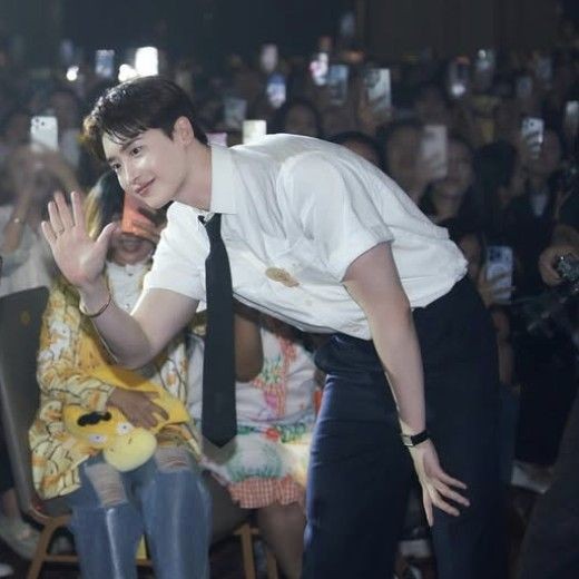 Representative photo of Lee Jongsuk showing their charm