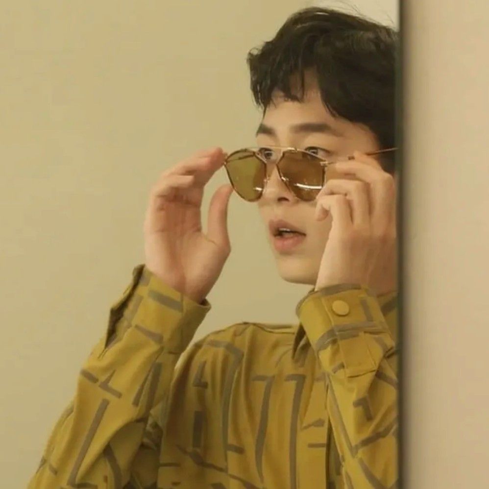 A moment captured by a fan of Lee Jaewook