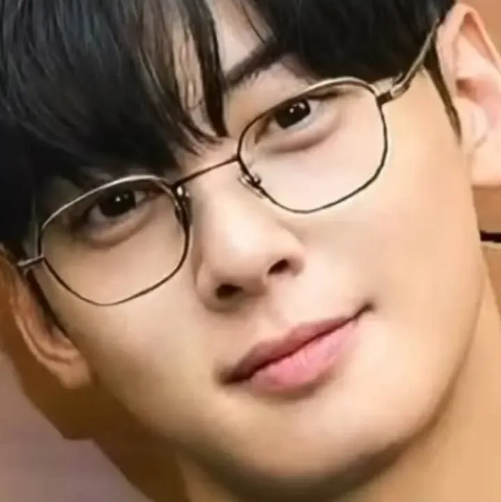 Latest photo of Cha Eunwoo