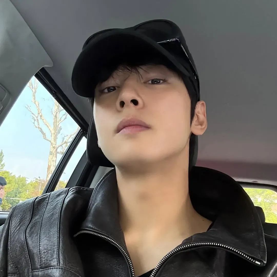 Latest photo of Cha Eunwoo