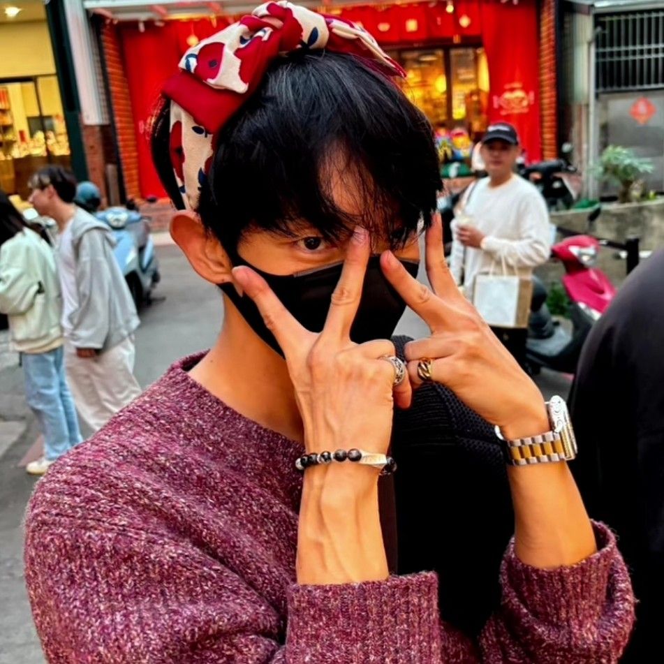 Recent activity shot of Lee Joongi