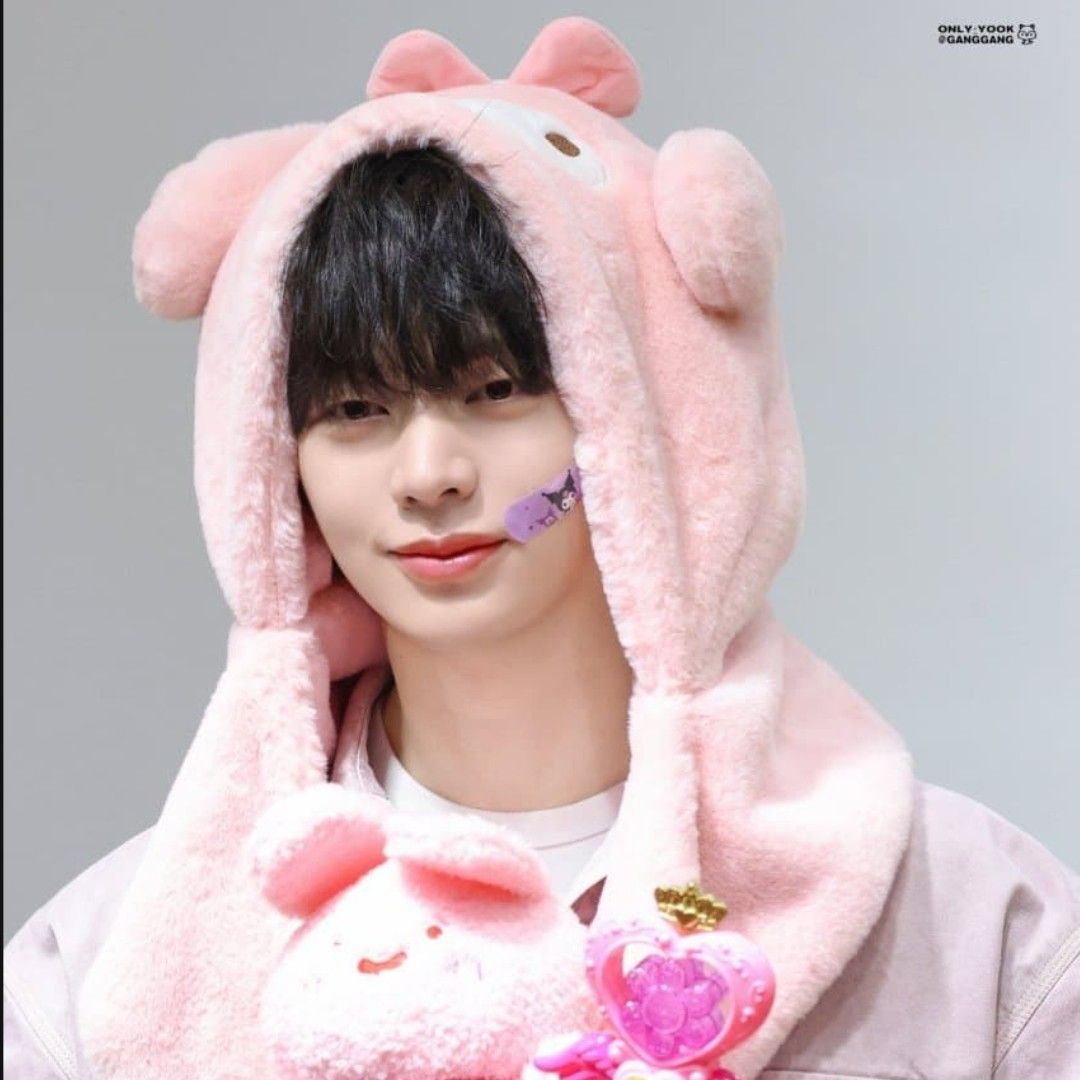 Latest photo of Yook Sungjae